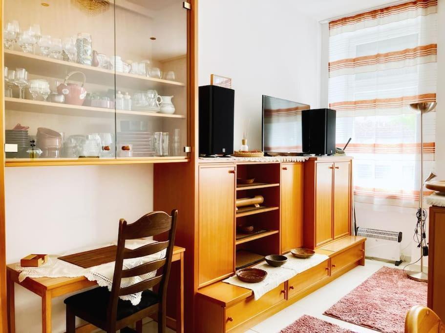 Vintage Charm Near Main Station Wien